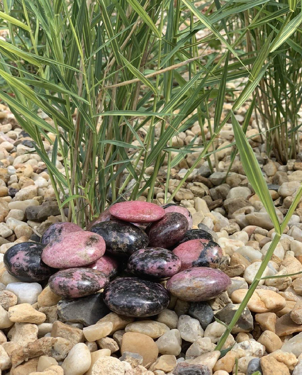 Rhodonite :  Amour, Guérison émotionnelle, Compassion