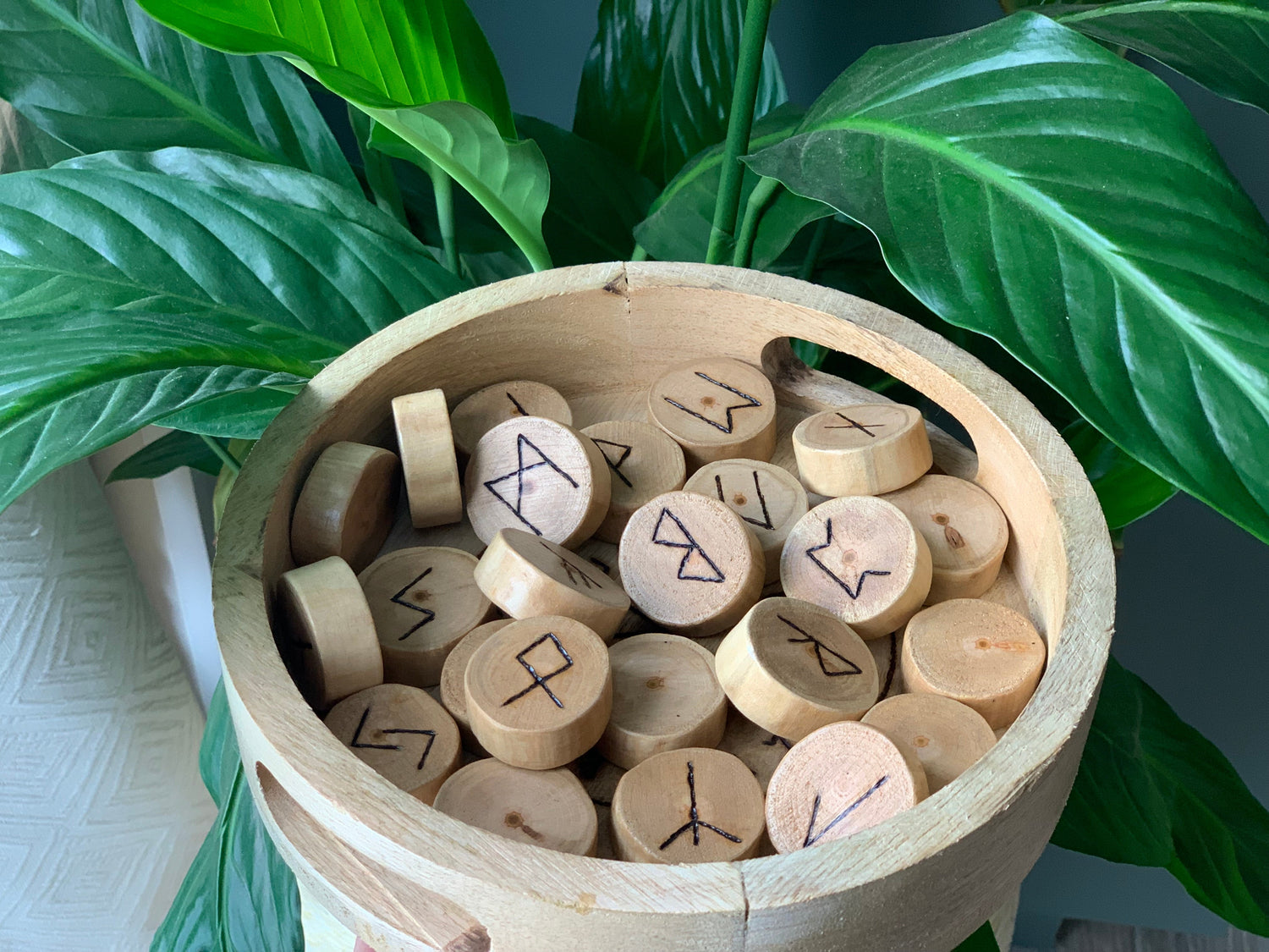 Boutique ésotérique en ligne - Runes Vikings Futhark en Bois 