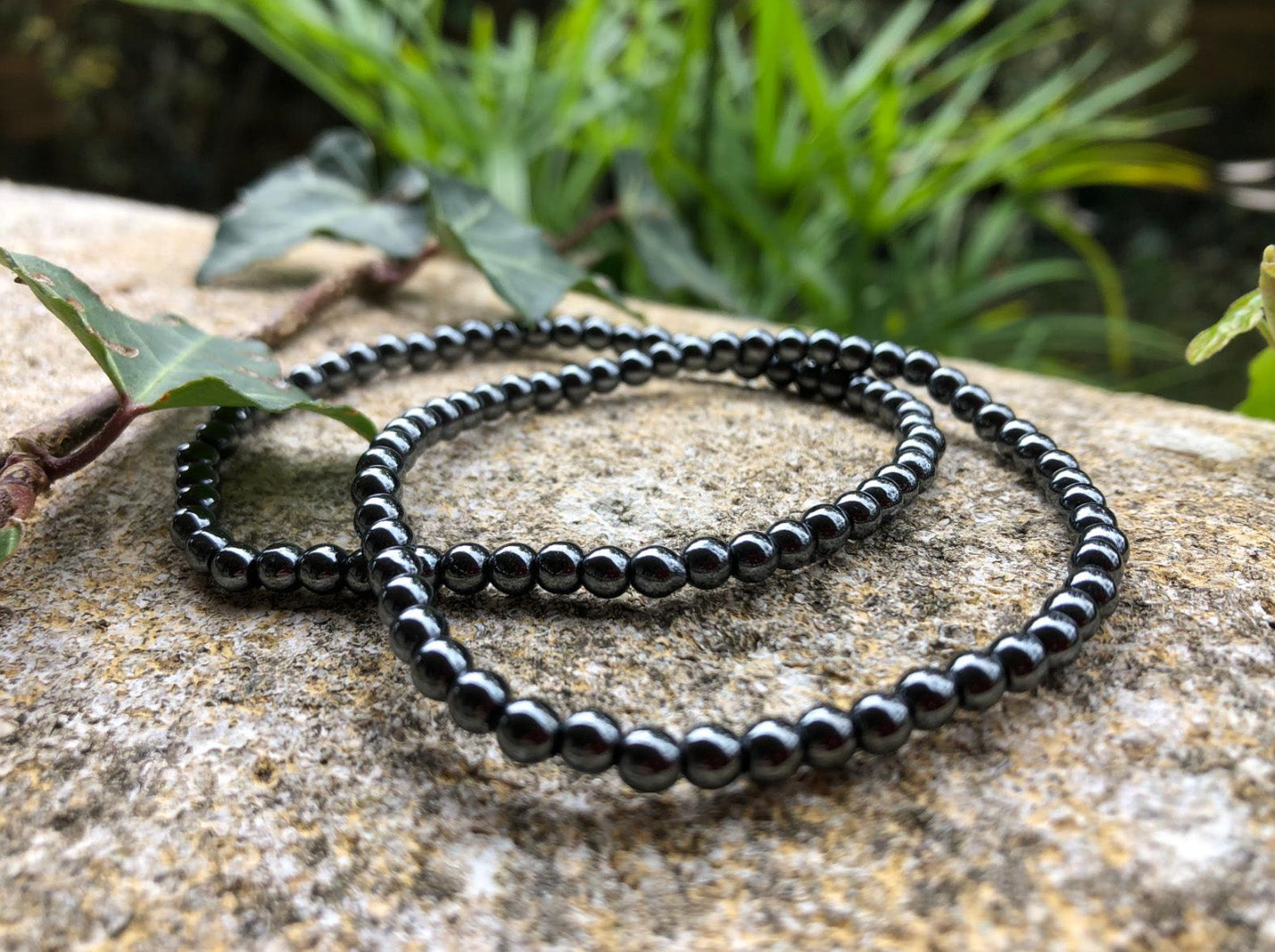 Boutique ésotérique en ligne - 2 bracelets en pierre Hématite (perles 04mm)