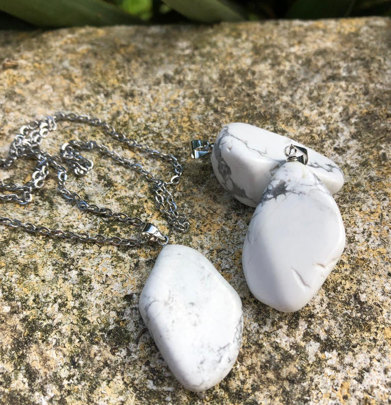 Boutique lithothérapie en ligne - Pendentif en pierre Howlite Blanche- SOEURS