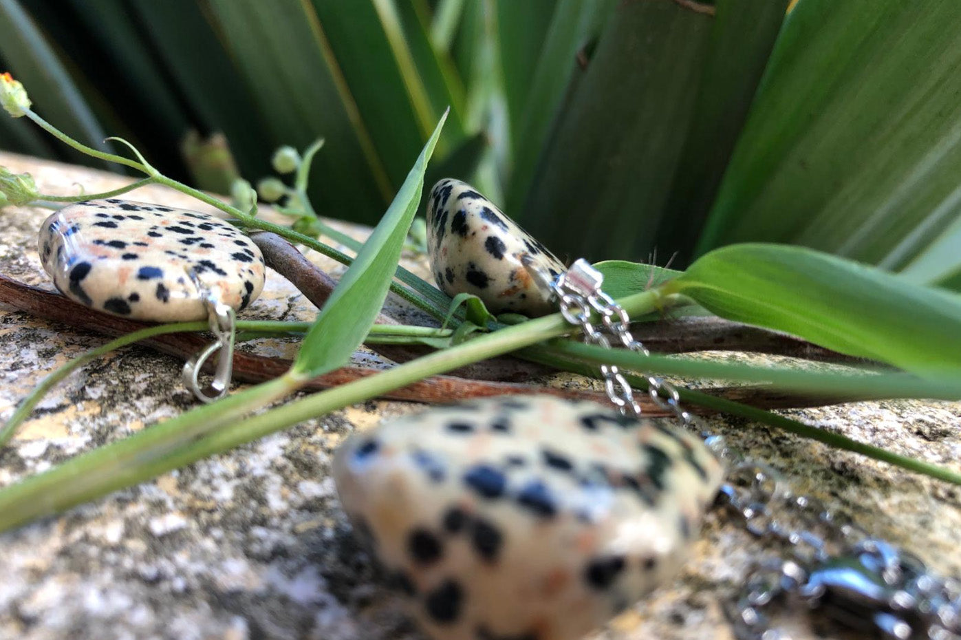 Boutique ésotérique - Pendentif en pierre Jaspe Dalmatien - SOEURS