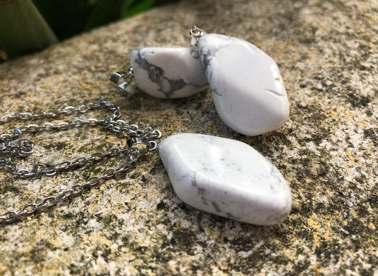 Boutique ésotérique en ligne - Pendentif en pierre Howlite - SOEURS