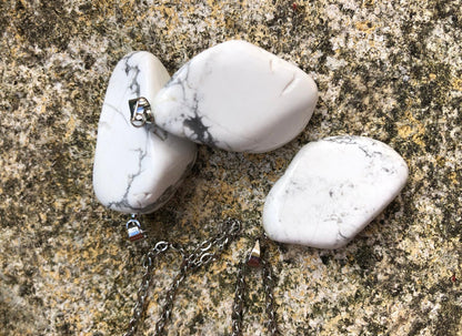 Boutique lithothérapie en ligne - Pendentif en pierre Howlite - SOEURS